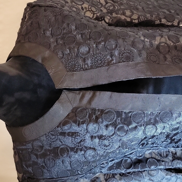 𝅺tahari Arthur S Levine polyester mesh open black blazer with circle design - Picture 2 of 13